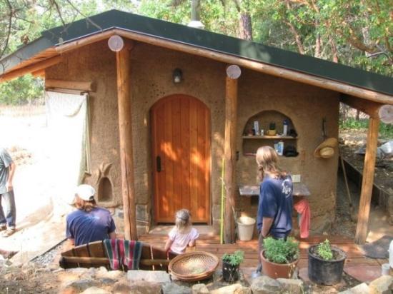 cool-small-cob-house